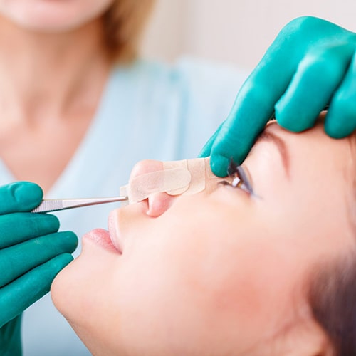 علت-عطسه-و-سرفه-بعد-از-عمل-بینی-چیست؟-min