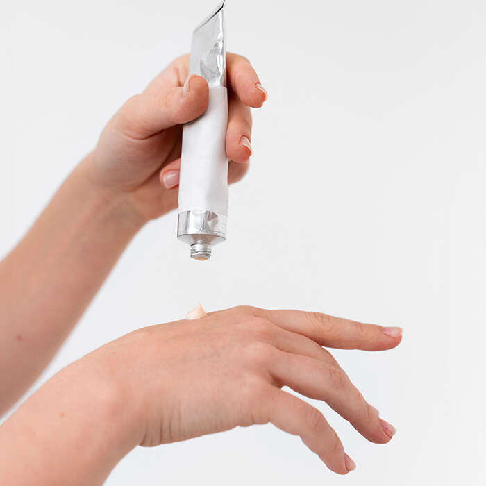 چگونه آر اف به رفع چین و چروک دست کمک می‌کند؟